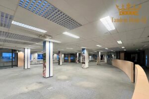 Do wynajęcia pow. 1200m2 na ostatnim piętrze w galerii – Dolny Mokotów
