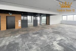 Do wynajęcia biuro na ostatnim piętrze z częścią eventową – Mokotów