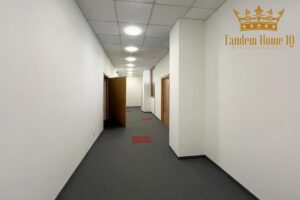 Do wynajęcia małe biuro na Mokotowie dolnym, Stegny w budynku ochrona