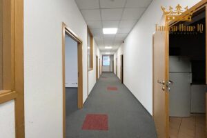 Do wynajmu biuro ze świetlikami na korytarz – Mokotów Stegny Pory
