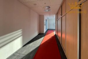 Duże biuro na 8 piętrze do wynajęcia w bardzo dobrym stanie – Mokotów
