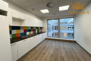 Duże biuro na 8 piętrze do wynajęcia w bardzo dobrym stanie – Mokotów