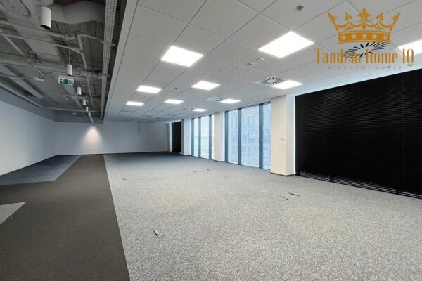 Na wynajem 630m2 z podziałem gabinetowym na Włochach