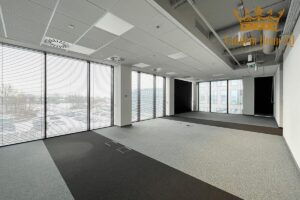Na wynajem 630m2 z podziałem gabinetowym na Włochach