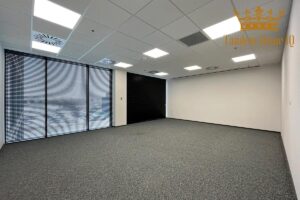 Na wynajem 630m2 z podziałem gabinetowym na Włochach