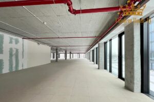 Na wynajem biuro o pow 800m2 w stanie deweloperskim na Włochach