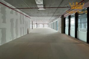 Na wynajem biuro o pow 800m2 w stanie deweloperskim na Włochach