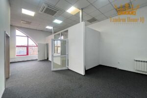 Do wynajęcia duże loftowe biuro w kamienicy – Muranów Powązki.