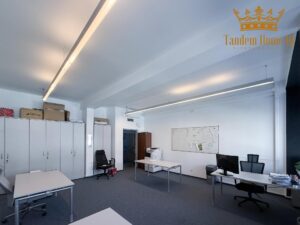 Do wynajmu biuro 40m2 w ścisłym centrum, metro, jedno pomieszczenie