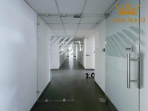 Do wynajmu biuro 40m2 w ścisłym centrum, metro, jedno pomieszczenie