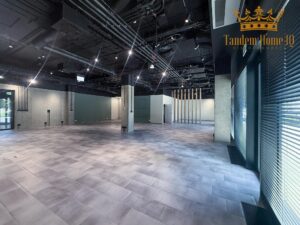 Do wynajęcia lokal usługowy 222m2 na bliskiej Woli na parterze biurowca