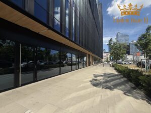 Do wynajęcia lokal usługowy 222m2 na bliskiej Woli na parterze biurowca