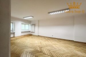 Do wynajęcia suterena 163m2 na magazyn w kamienicy na Powiślu