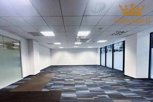 Do wynajęcia lokal handlowo-usługowy 220m2 brutto, parter, wola centrum