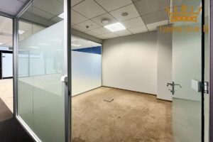 Do wynajęcia lokal handlowo-usługowy 220m2 brutto, parter, wola centrum