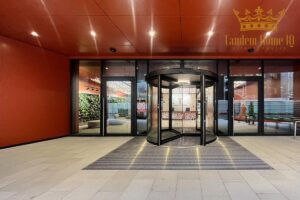 Do wynajęcia 86m2 przy Rondzie ONZ, Prosta pod kawiarnię, nowa budowa