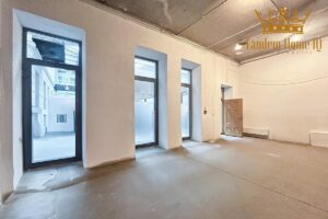 Do wynajęcia lokal 55,28m2 Warszawa śródmieście, kamienica, patio