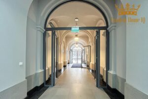 Do wynajęcia lokal 55,28m2 Warszawa śródmieście, kamienica, patio