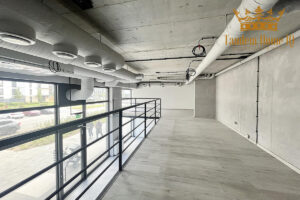 Do wynajęcia lokal usługowo-handlowy 186m2 parter i antresola Ursus