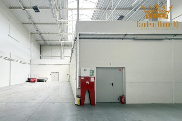Na wynajem magazyn 430m2, biuro 180m2 w kompleksie biznesowym Włochy