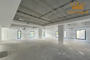 Do wynajęcia budynek usługowo-biurowy 1514m2 – Ursus, parking